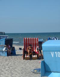 Schner feiner Sandstrand entlang der Strandpromenade