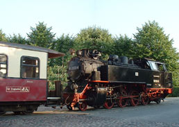Schmalspurbahn Molli fährt die Urlauber von Heiligendamm nach Kühlungsborn und Bad Doberan