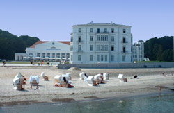 Heute befindet sich hier ein Luxushotel - Grandhotel. Natürlich gibt es in Heiligendamm ebenso eine große Auswahl an Ferienwohnungen, Ferienhäuser bzw. Ferienhaus, Ferienappartements ...