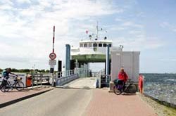 Fähre zwischen der Insel Rügen und der Hansestadt Stralsund